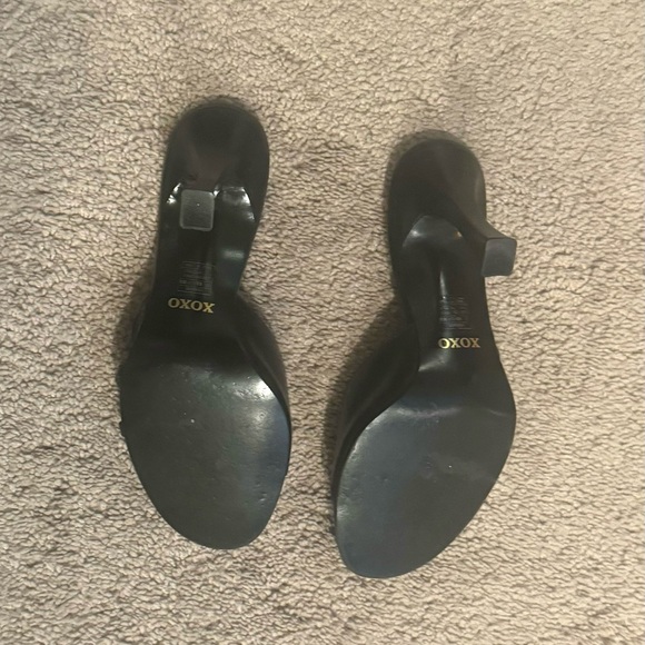 XOXO Black Leather Slides Size 6.5M 3” Heels with Buttetfly motif - Picture 4 of 5